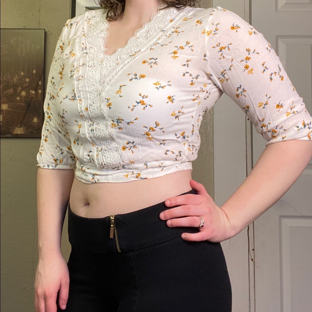 Floral Lace Long Sleeve Crop Top